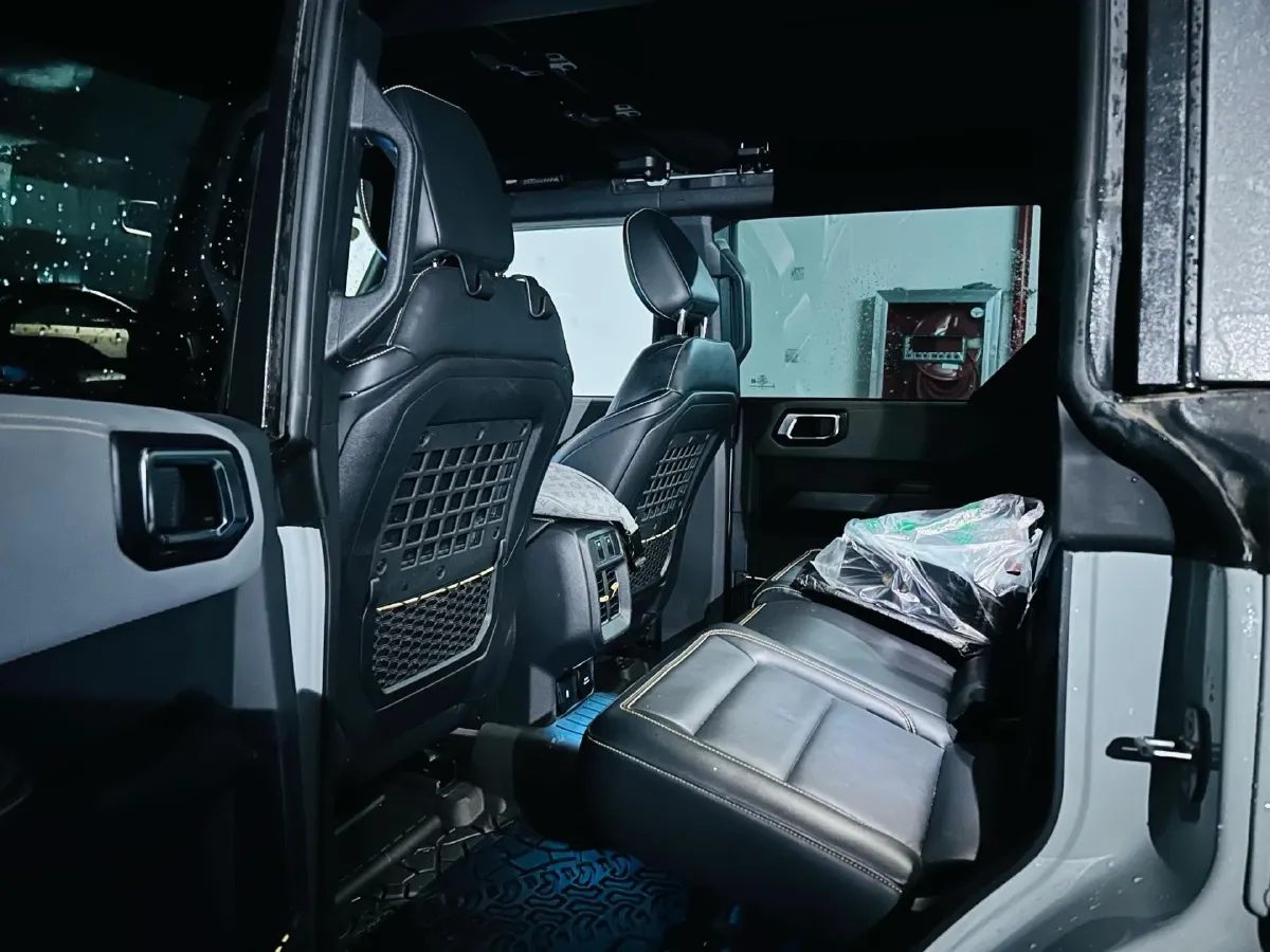 2024 Ford Bronco 2.3T 275HP L4 10AT,autocango,china used car exporter,china ev exporter,chinese used car exporter,chinese used ev exporter