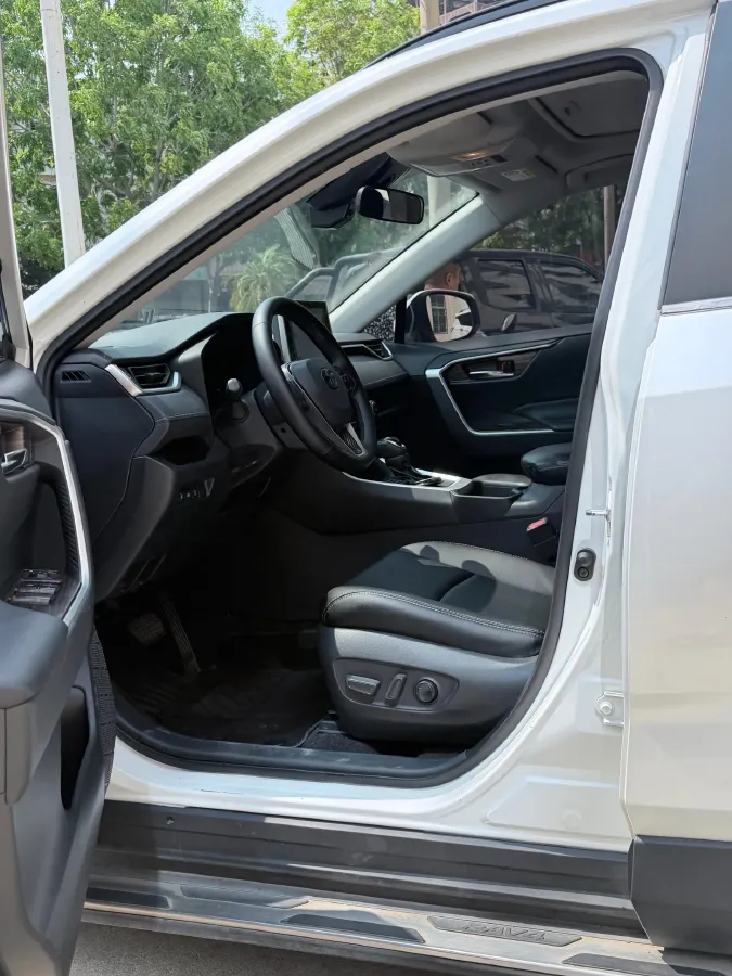 2021 Toyota RAV4 2.0L 171HP L4 CVT,autocango,china used car exporter,china ev exporter,chinese used car exporter,chinese used ev exporter