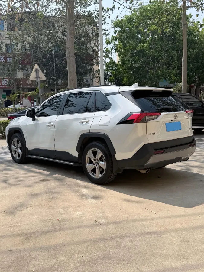 2021 Toyota RAV4 2.0L 171HP L4 CVT,autocango,china used car exporter,china ev exporter,chinese used car exporter,chinese used ev exporter