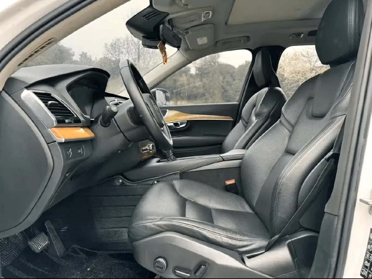 2019 Volvo XC90 2.0T 320HP L4 8AT,autocango,china used car exporter,china ev exporter,chinese used car exporter,chinese used ev exporter