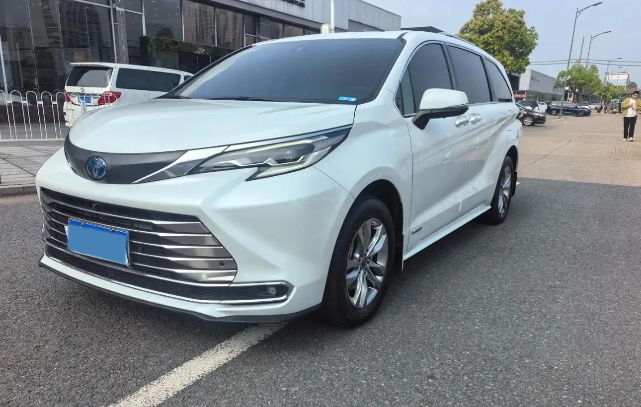 2024 Toyota Sienna 2.5L 189HP L4 E-CVT Hybrid,autocango,china used car exporter,china ev exporter,chinese used car exporter,chinese used ev exporter