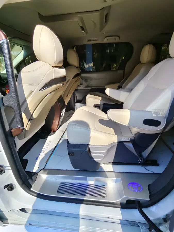 2024 Toyota Sienna 2.5L 189HP L4 E-CVT Hybrid,autocango,china used car exporter,china ev exporter,chinese used car exporter,chinese used ev exporter