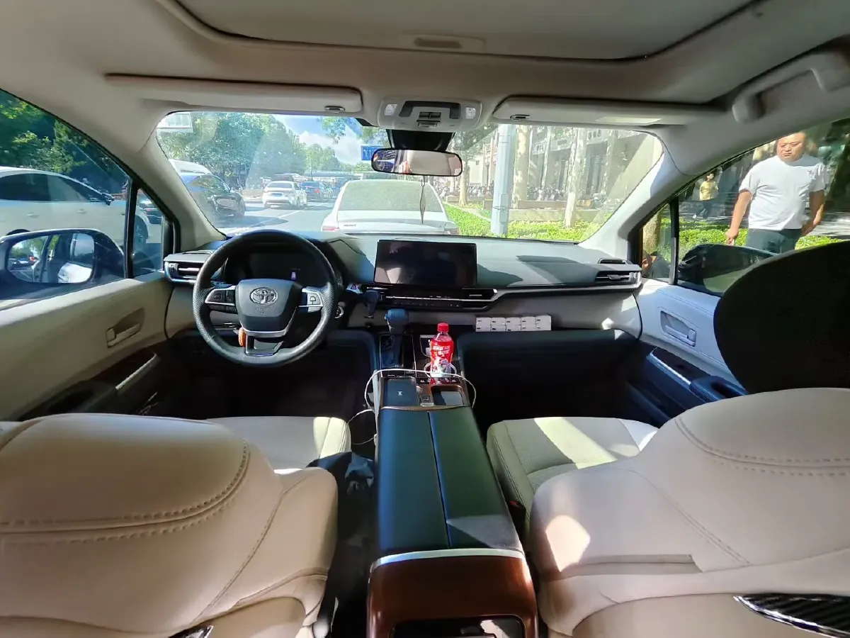 2024 Toyota Sienna 2.5L 189HP L4 E-CVT Hybrid,autocango,china used car exporter,china ev exporter,chinese used car exporter,chinese used ev exporter
