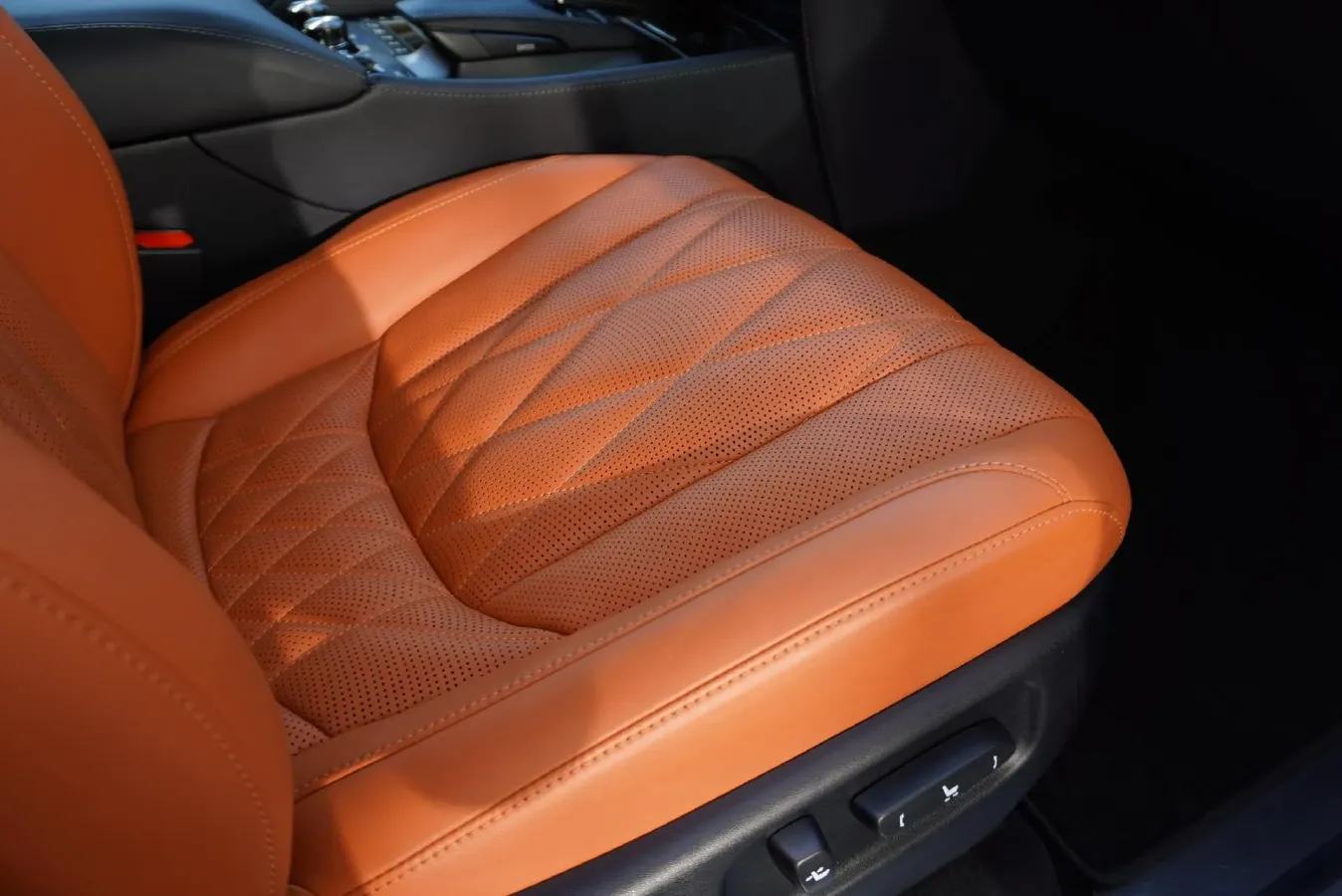 2019 Lexus LX 5.7L 367HP V8 8AT,autocango,china used car exporter,china ev exporter,chinese used car exporter,chinese used ev exporter