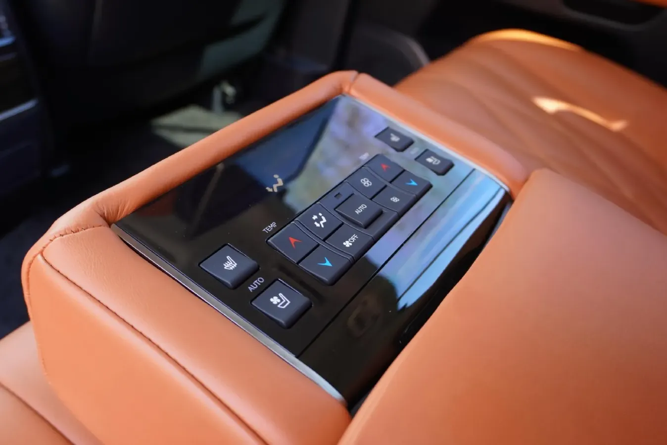 2019 Lexus LX 5.7L 367HP V8 8AT,autocango,china used car exporter,china ev exporter,chinese used car exporter,chinese used ev exporter