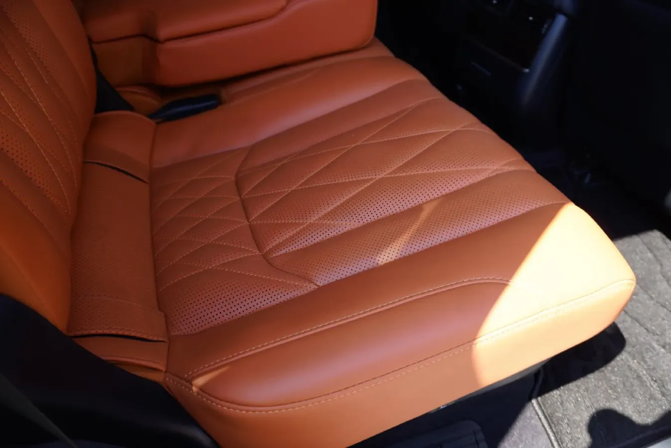 2019 Lexus LX 5.7L 367HP V8 8AT,autocango,china used car exporter,china ev exporter,chinese used car exporter,chinese used ev exporter