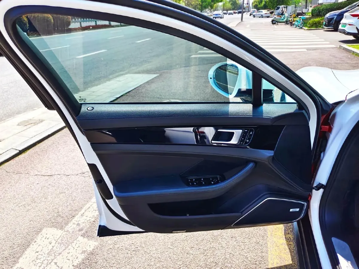 2019 Porsche Panamera 2.9T 330HP V6 8DCT,autocango,china used car exporter,china ev exporter,chinese used car exporter,chinese used ev exporter