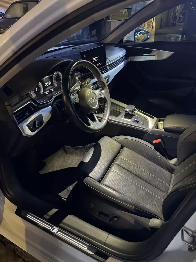 2022 Audi A4L 2.0T 190HP L4 7DCT,autocango,china used car exporter,china ev exporter,chinese used car exporter,chinese used ev exporter