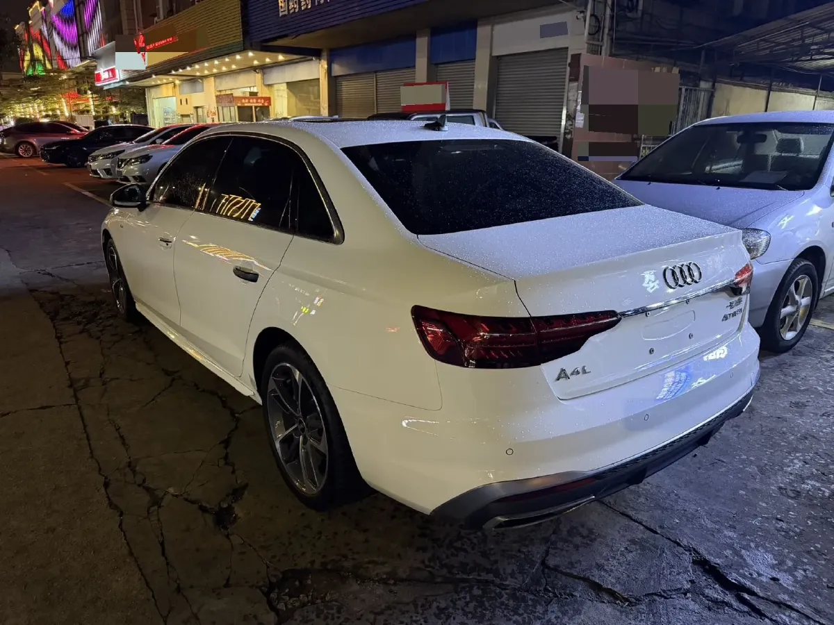 2022 Audi A4L 2.0T 190HP L4 7DCT,autocango,china used car exporter,china ev exporter,chinese used car exporter,chinese used ev exporter