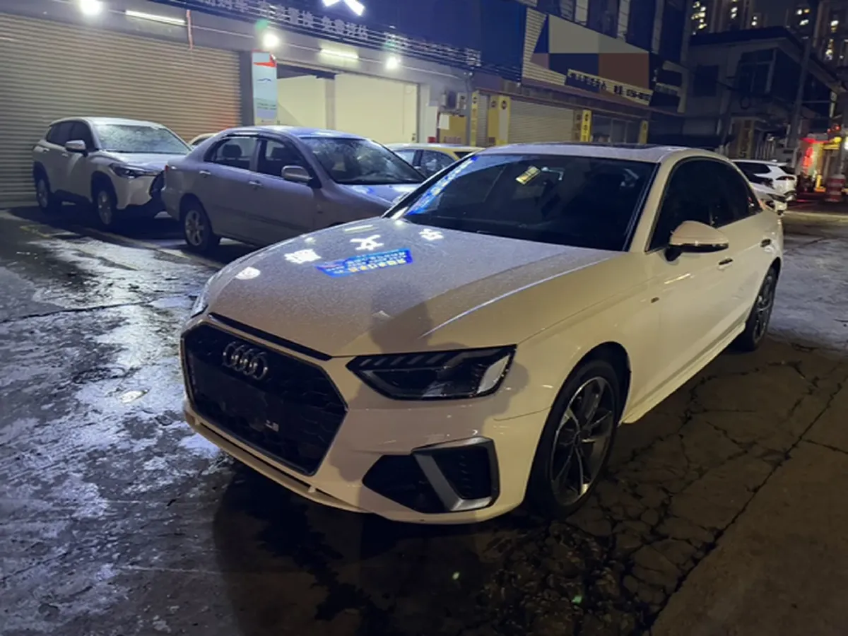 2022 Audi A4L 2.0T 190HP L4 7DCT,autocango,china used car exporter,china ev exporter,chinese used car exporter,chinese used ev exporter