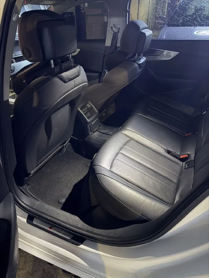 2022 Audi A4L 2.0T 190HP L4 7DCT,autocango,china used car exporter,china ev exporter,chinese used car exporter,chinese used ev exporter