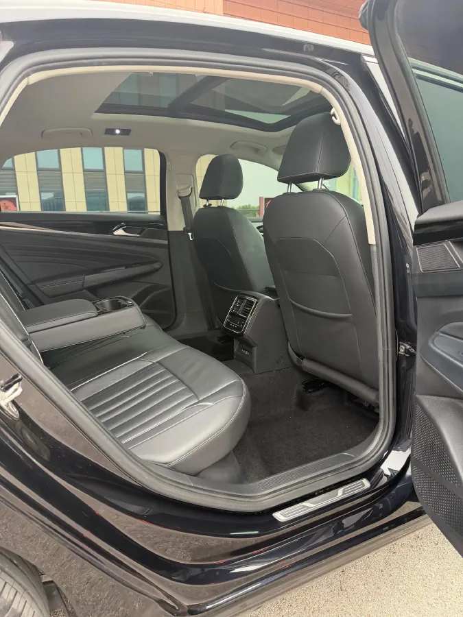 2023 Volkswagen Passat 2.0T 186HP L4 7DCT,autocango,china used car exporter,china ev exporter,chinese used car exporter,chinese used ev exporter