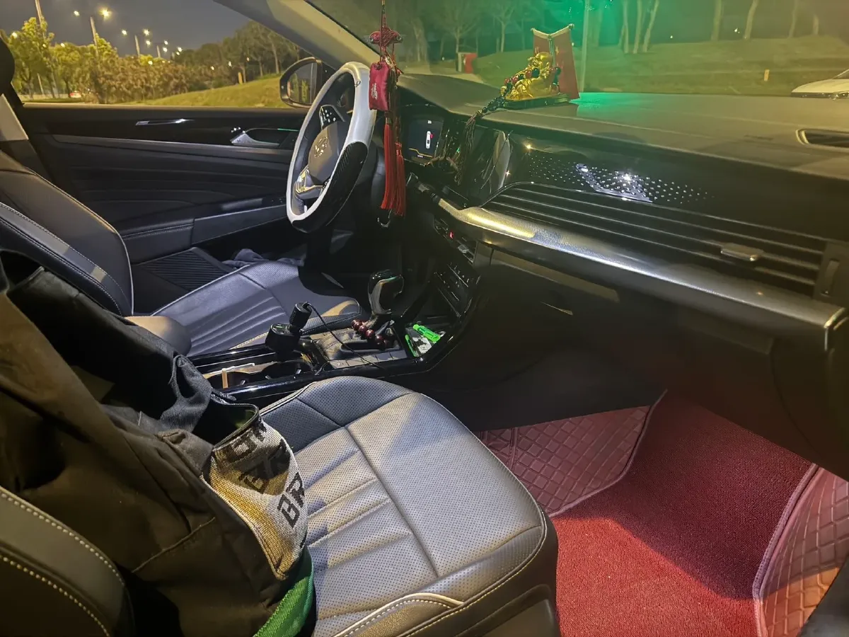 2024 Volkswagen Passat 2.0T 220HP L4 7DCT,autocango,china used car exporter,china ev exporter,chinese used car exporter,chinese used ev exporter