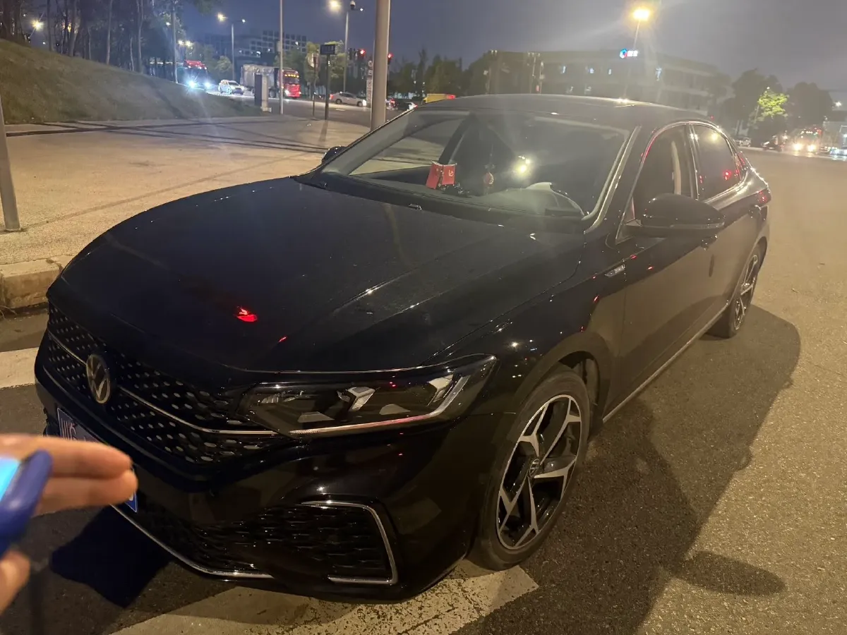 2024 Volkswagen Passat 2.0T 220HP L4 7DCT,autocango,china used car exporter,china ev exporter,chinese used car exporter,chinese used ev exporter