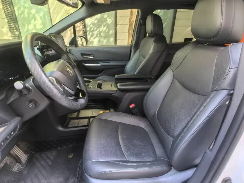 2023 Toyota Sienna 2.5L 189HP L4 E-CVT Hybrid,autocango,china used car exporter,china ev exporter,chinese used car exporter,chinese used ev exporter