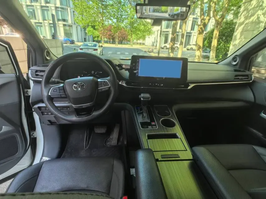 2023 Toyota Sienna 2.5L 189HP L4 E-CVT Hybrid,autocango,china used car exporter,china ev exporter,chinese used car exporter,chinese used ev exporter