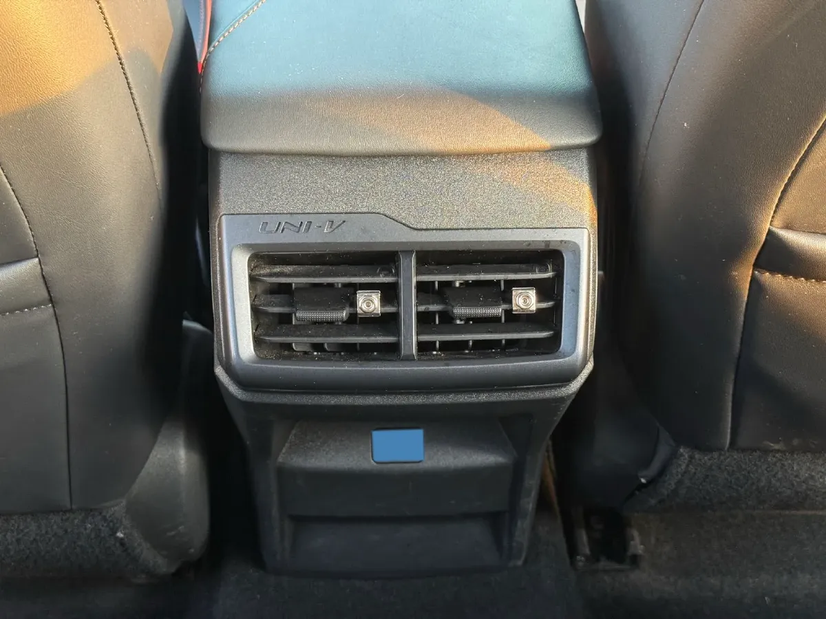 2023 ChangAn UNI-V 1.5T 188HP L4 7DCT,autocango,china used car exporter,china ev exporter,chinese used car exporter,chinese used ev exporter