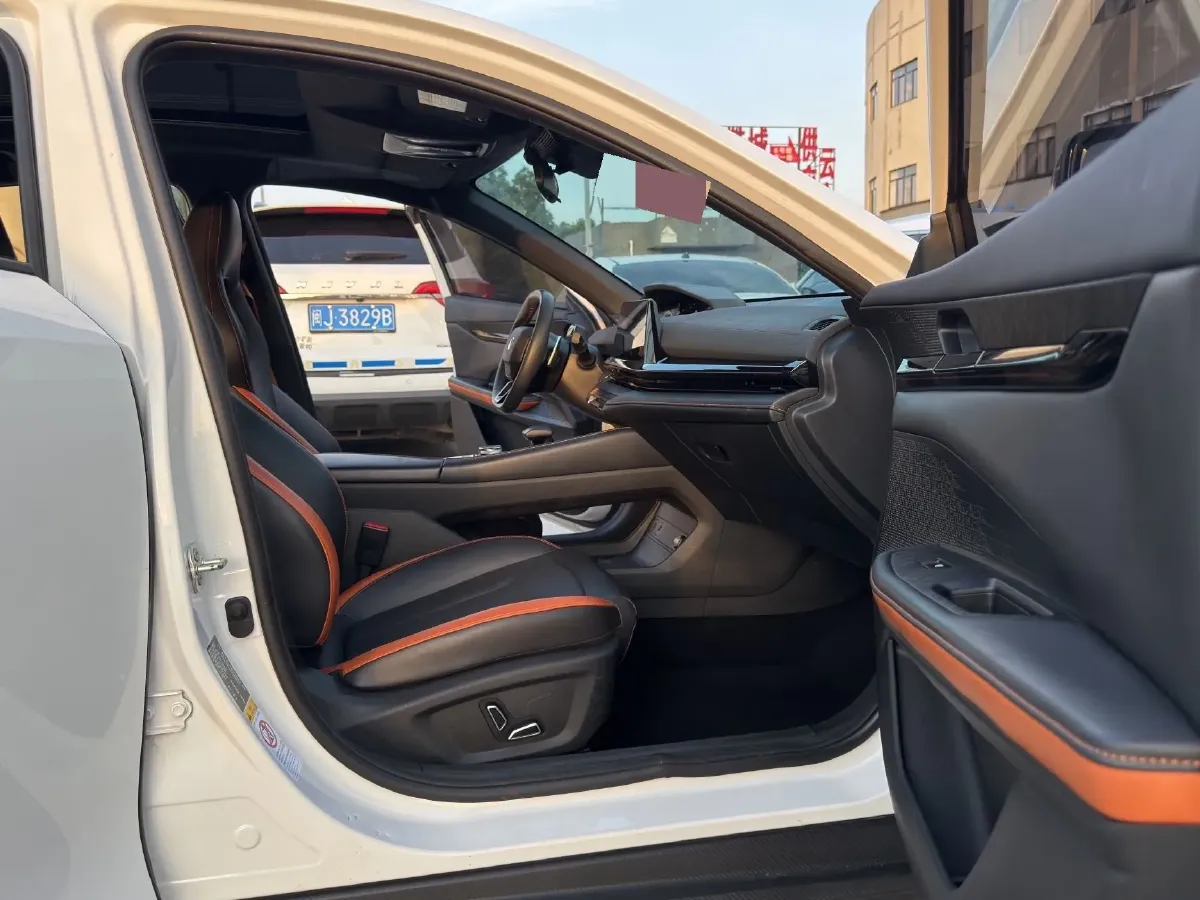 2023 ChangAn UNI-V 1.5T 188HP L4 7DCT,autocango,china used car exporter,china ev exporter,chinese used car exporter,chinese used ev exporter