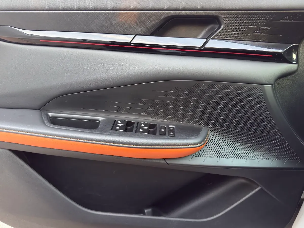 2023 ChangAn UNI-V 1.5T 188HP L4 7DCT,autocango,china used car exporter,china ev exporter,chinese used car exporter,chinese used ev exporter