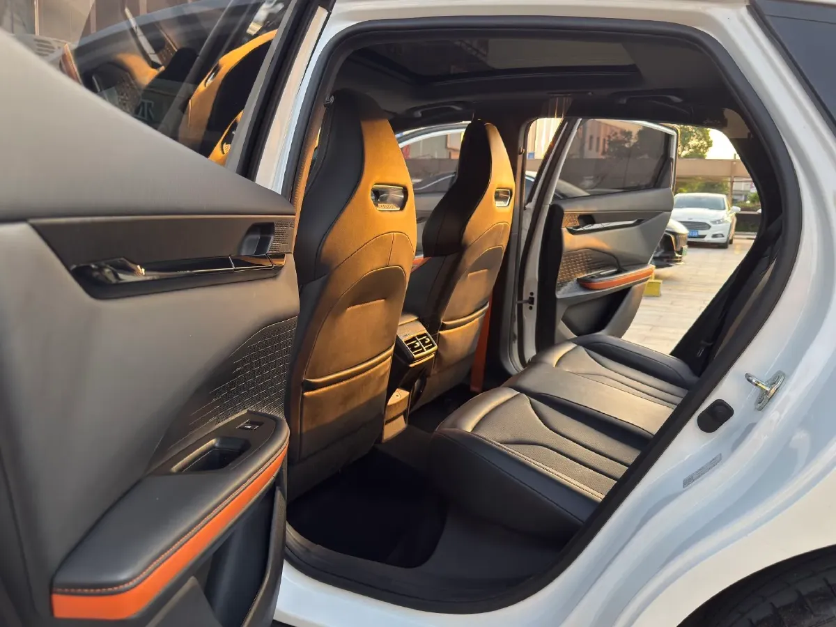 2023 ChangAn UNI-V 1.5T 188HP L4 7DCT,autocango,china used car exporter,china ev exporter,chinese used car exporter,chinese used ev exporter