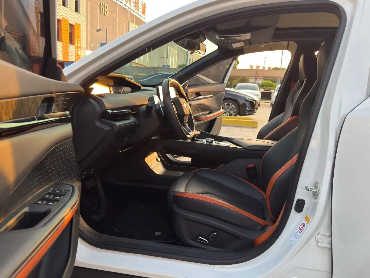 2023 ChangAn UNI-V 1.5T 188HP L4 7DCT,autocango,china used car exporter,china ev exporter,chinese used car exporter,chinese used ev exporter