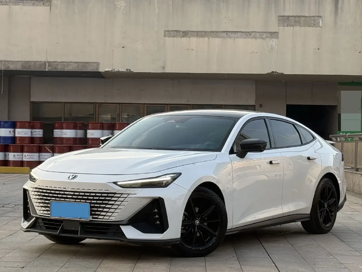 2023 ChangAn UNI-V 1.5T 188HP L4 7DCT,autocango,china used car exporter,china ev exporter,chinese used car exporter,chinese used ev exporter