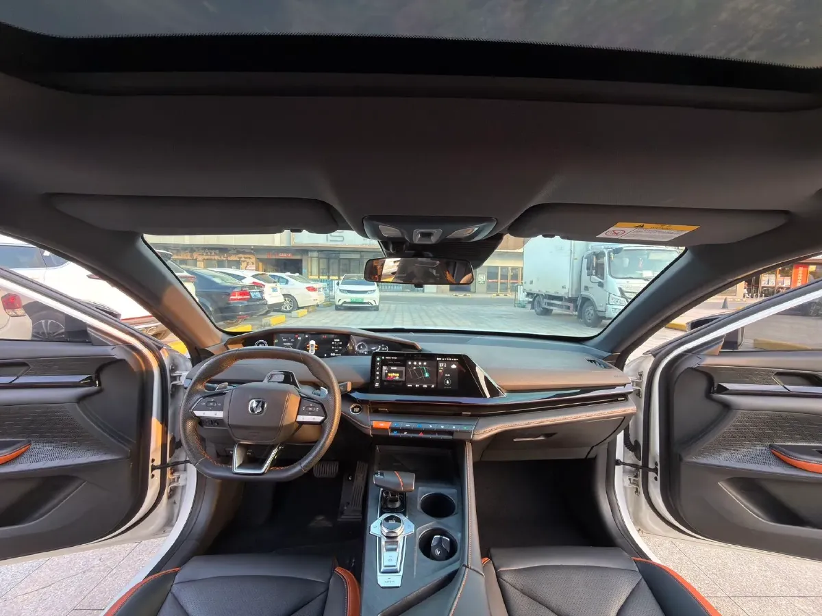 2023 ChangAn UNI-V 1.5T 188HP L4 7DCT,autocango,china used car exporter,china ev exporter,chinese used car exporter,chinese used ev exporter