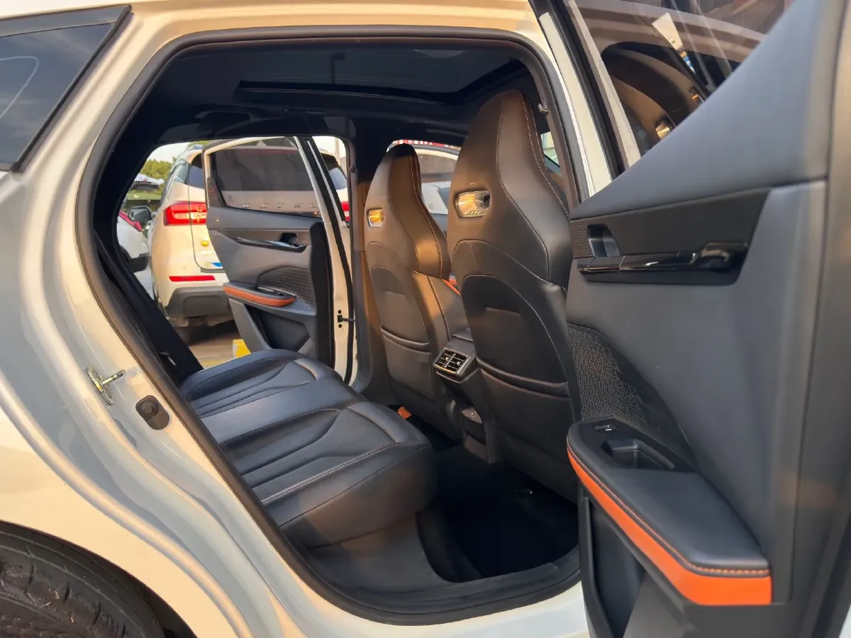 2023 ChangAn UNI-V 1.5T 188HP L4 7DCT,autocango,china used car exporter,china ev exporter,chinese used car exporter,chinese used ev exporter