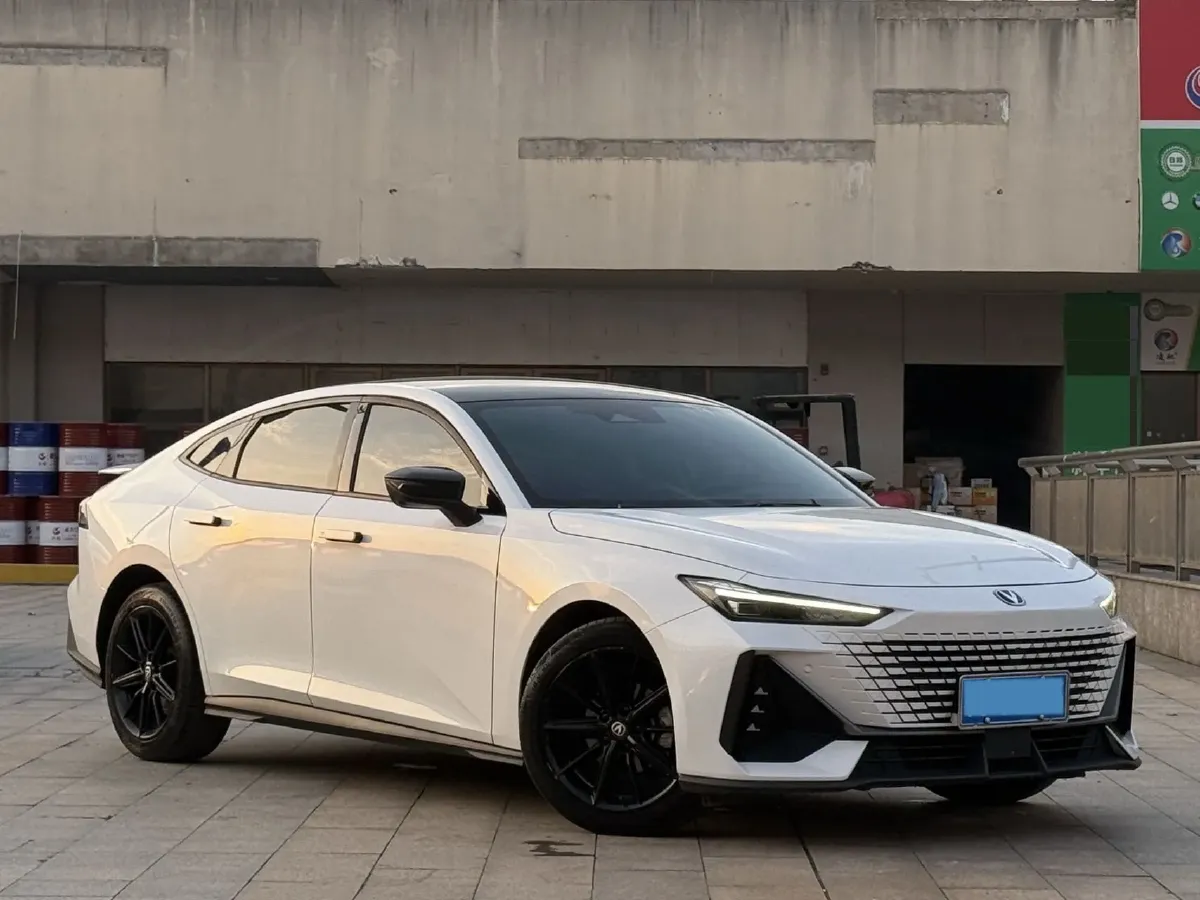 2023 ChangAn UNI-V 1.5T 188HP L4 7DCT,autocango,china used car exporter,china ev exporter,chinese used car exporter,chinese used ev exporter