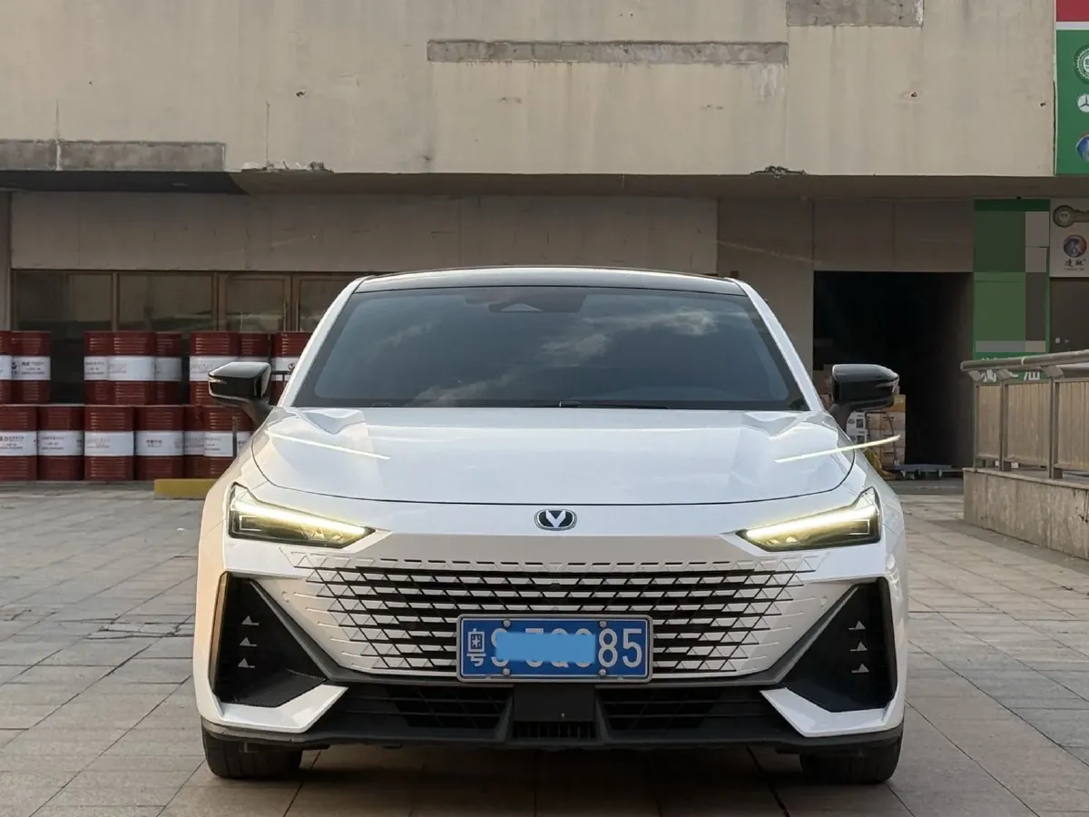 2023 ChangAn UNI-V 1.5T 188HP L4 7DCT,autocango,china used car exporter,china ev exporter,chinese used car exporter,chinese used ev exporter