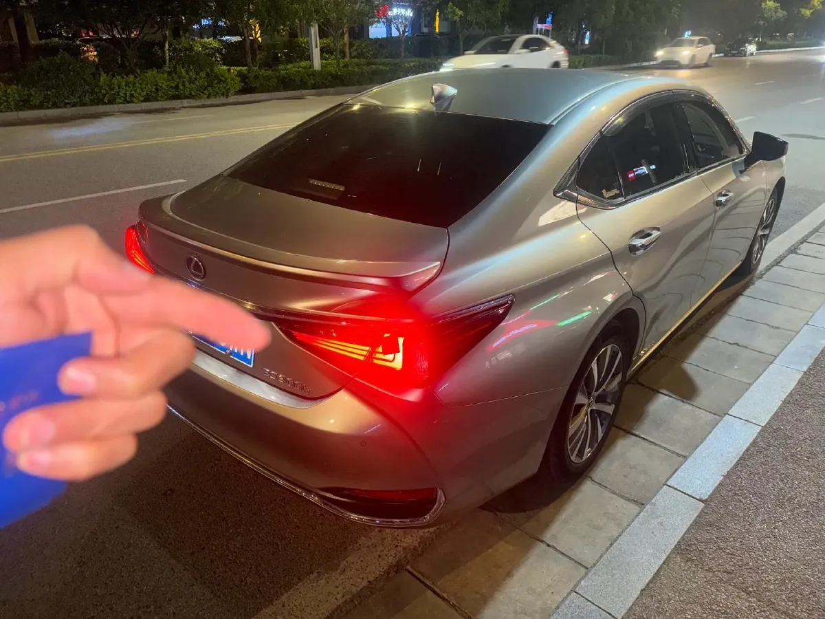 2018 Lexus ES 2.5L 178HP L4 E-CVT Hybrid,autocango,china used car exporter,china ev exporter,chinese used car exporter,chinese used ev exporter
