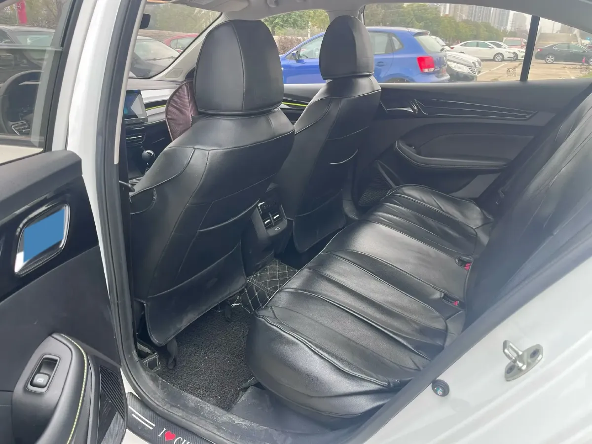 2021 Roewe i5 1.5L 120HP L4 5MT,autocango,china used car exporter,china ev exporter,chinese used car exporter,chinese used ev exporter