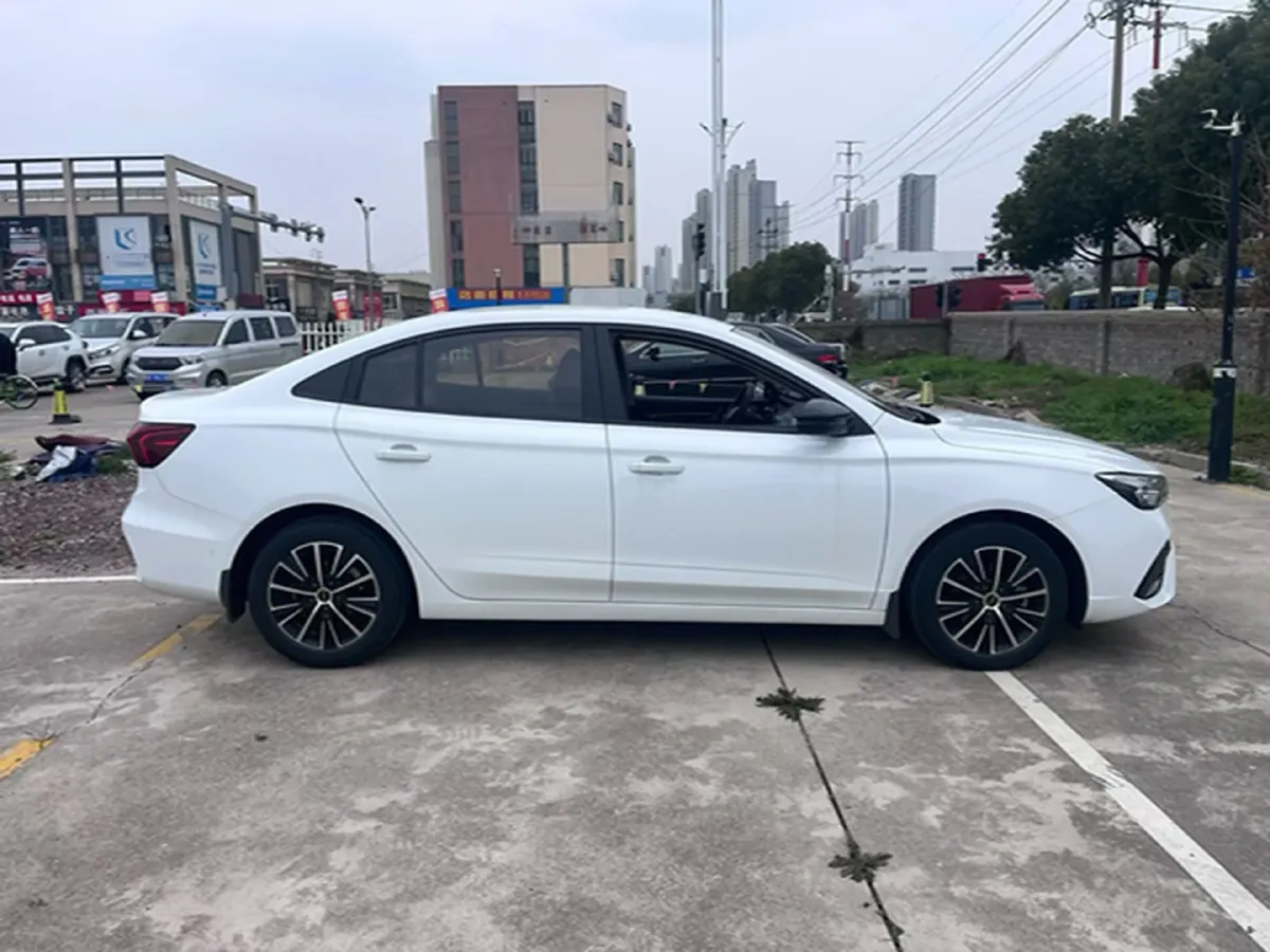2021 Roewe i5 1.5L 120HP L4 5MT,autocango,china used car exporter,china ev exporter,chinese used car exporter,chinese used ev exporter