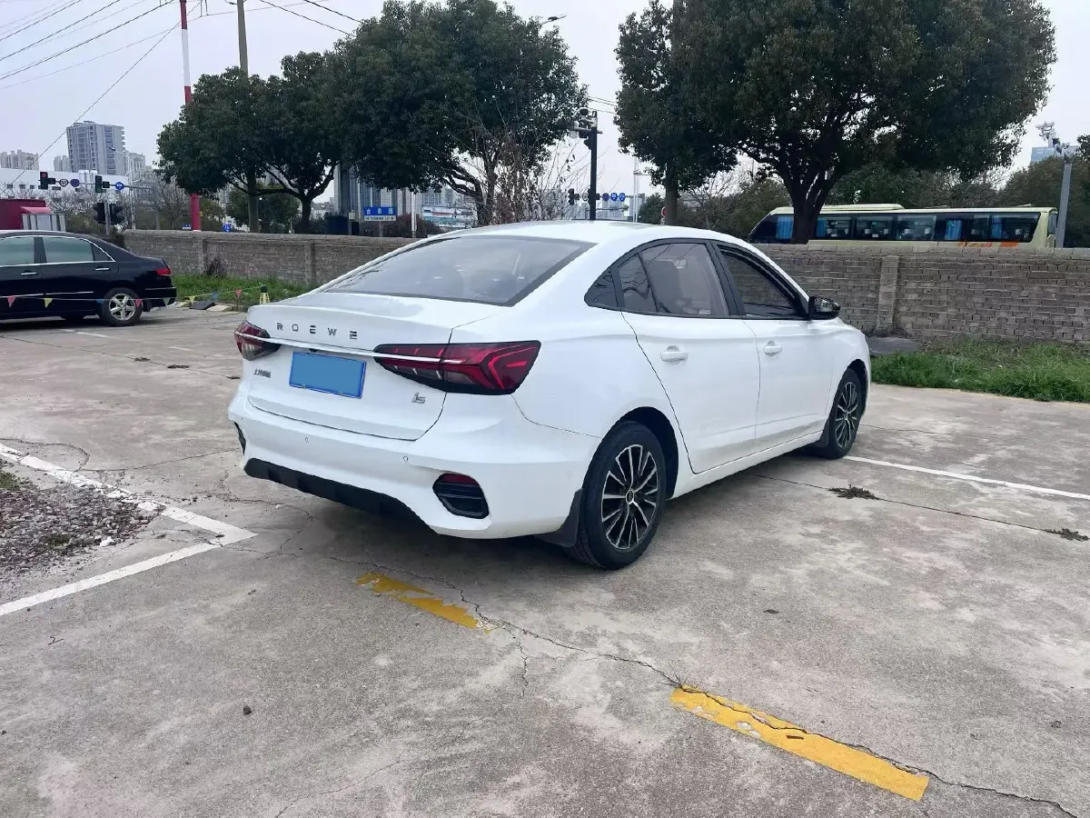 2021 Roewe i5 1.5L 120HP L4 5MT,autocango,china used car exporter,china ev exporter,chinese used car exporter,chinese used ev exporter