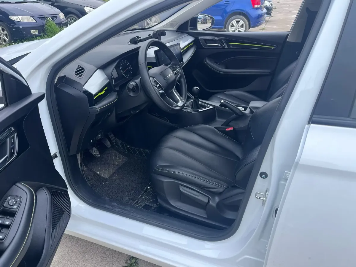 2021 Roewe i5 1.5L 120HP L4 5MT,autocango,china used car exporter,china ev exporter,chinese used car exporter,chinese used ev exporter