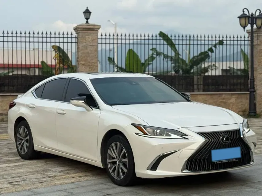 2020 Lexus ES 2.0L 173HP L4 CVT,autocango,china used car exporter,china ev exporter,chinese used car exporter,chinese used ev exporter
