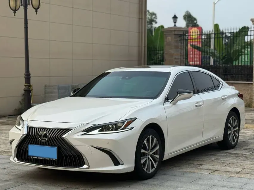 2020 Lexus ES 2.0L 173HP L4 CVT,autocango,china used car exporter,china ev exporter,chinese used car exporter,chinese used ev exporter