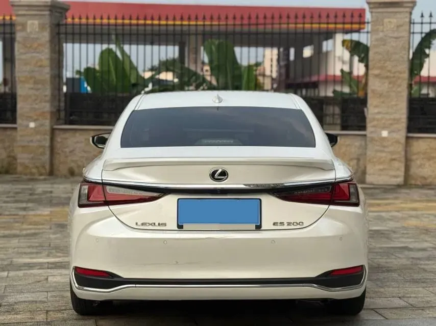 2020 Lexus ES 2.0L 173HP L4 CVT,autocango,china used car exporter,china ev exporter,chinese used car exporter,chinese used ev exporter