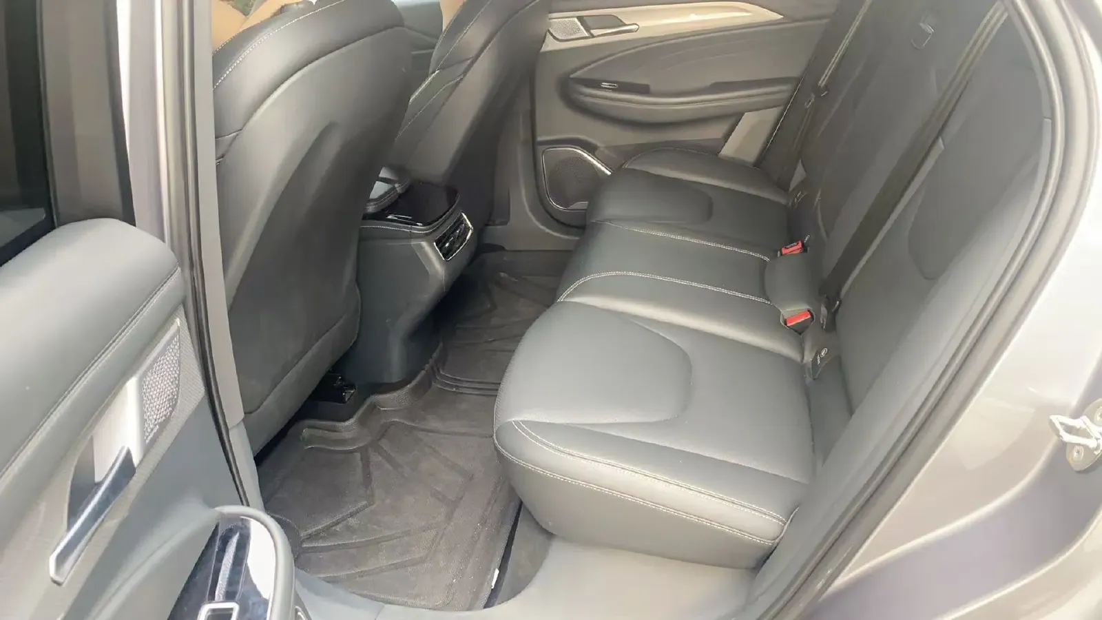 2022 ARCFOX αT BEV 65.6KWH,autocango,china used car exporter,china ev exporter,chinese used car exporter,chinese used ev exporter