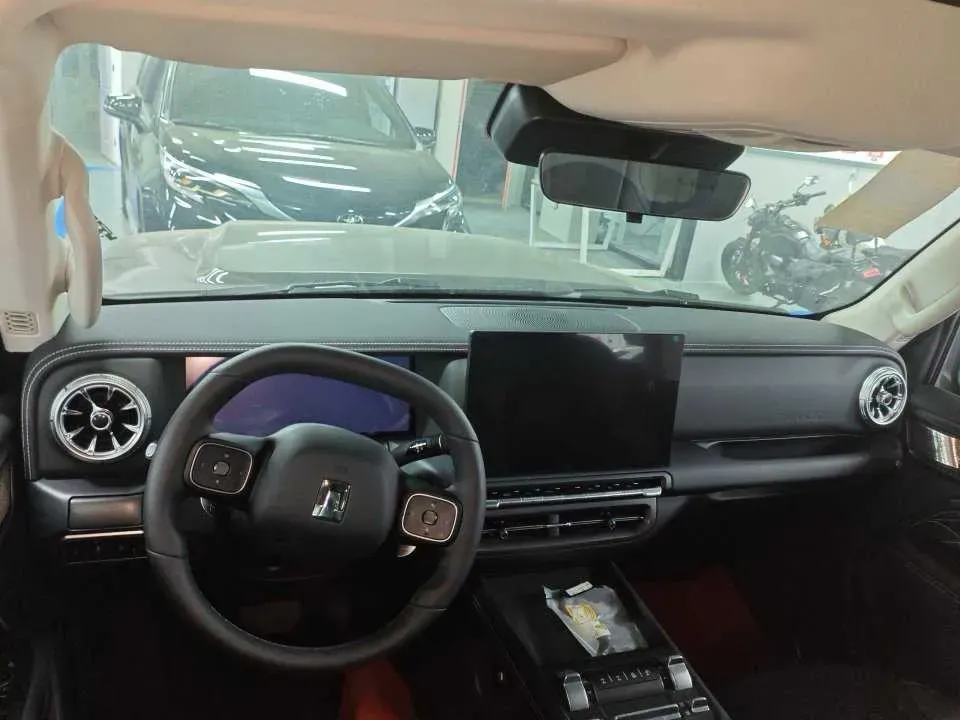 2025 Tank 300 2.0T 227HP L4 9AT,autocango,china used car exporter,china ev exporter,chinese used car exporter,chinese used ev exporter