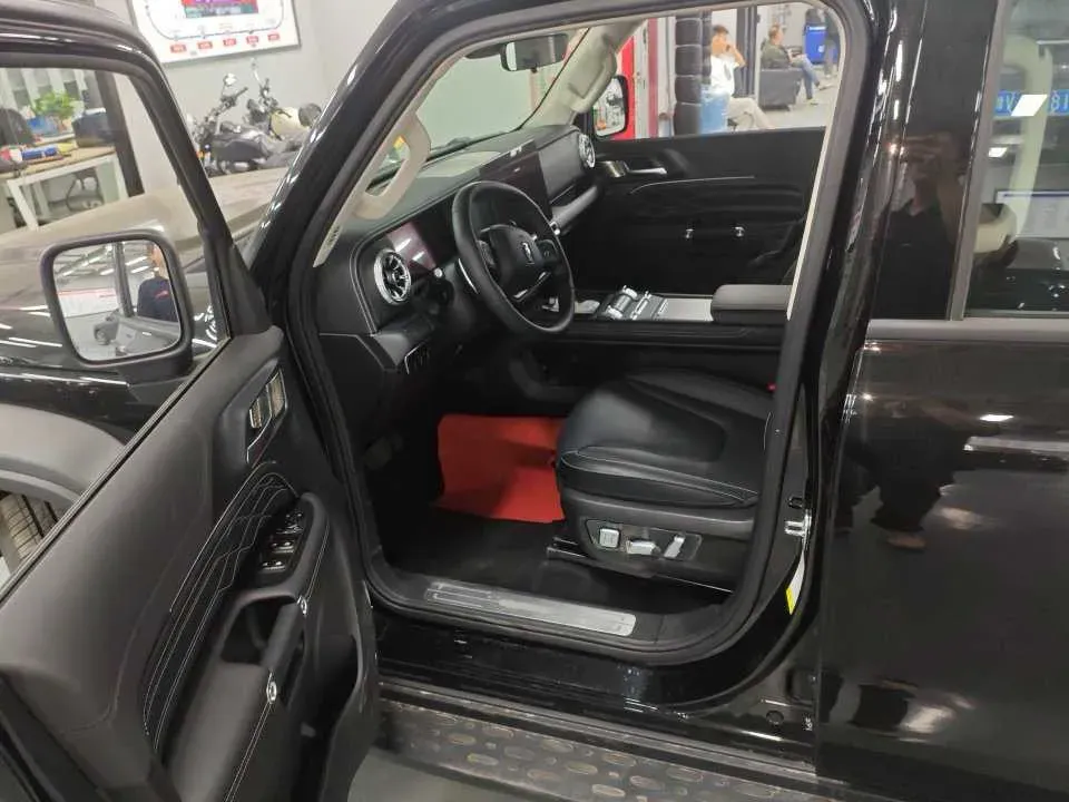 2025 Tank 300 2.0T 227HP L4 9AT,autocango,china used car exporter,china ev exporter,chinese used car exporter,chinese used ev exporter