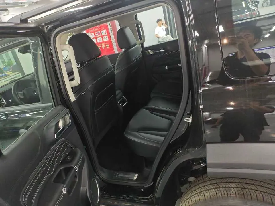 2025 Tank 300 2.0T 227HP L4 9AT,autocango,china used car exporter,china ev exporter,chinese used car exporter,chinese used ev exporter