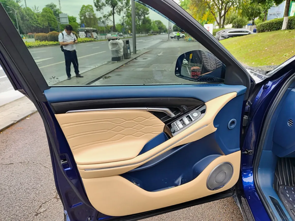 2022 Voyah FREE Range Extended 109HP REEV 33KWH,autocango,china used car exporter,china ev exporter,chinese used car exporter,chinese used ev exporter