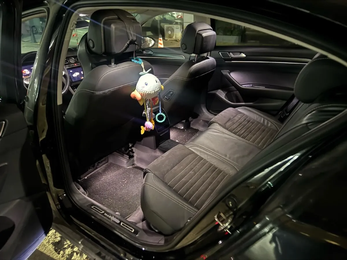 2019 Volkswagen Magotan 2.0T 186HP L4 7DCT,autocango,china used car exporter,china ev exporter,chinese used car exporter,chinese used ev exporter