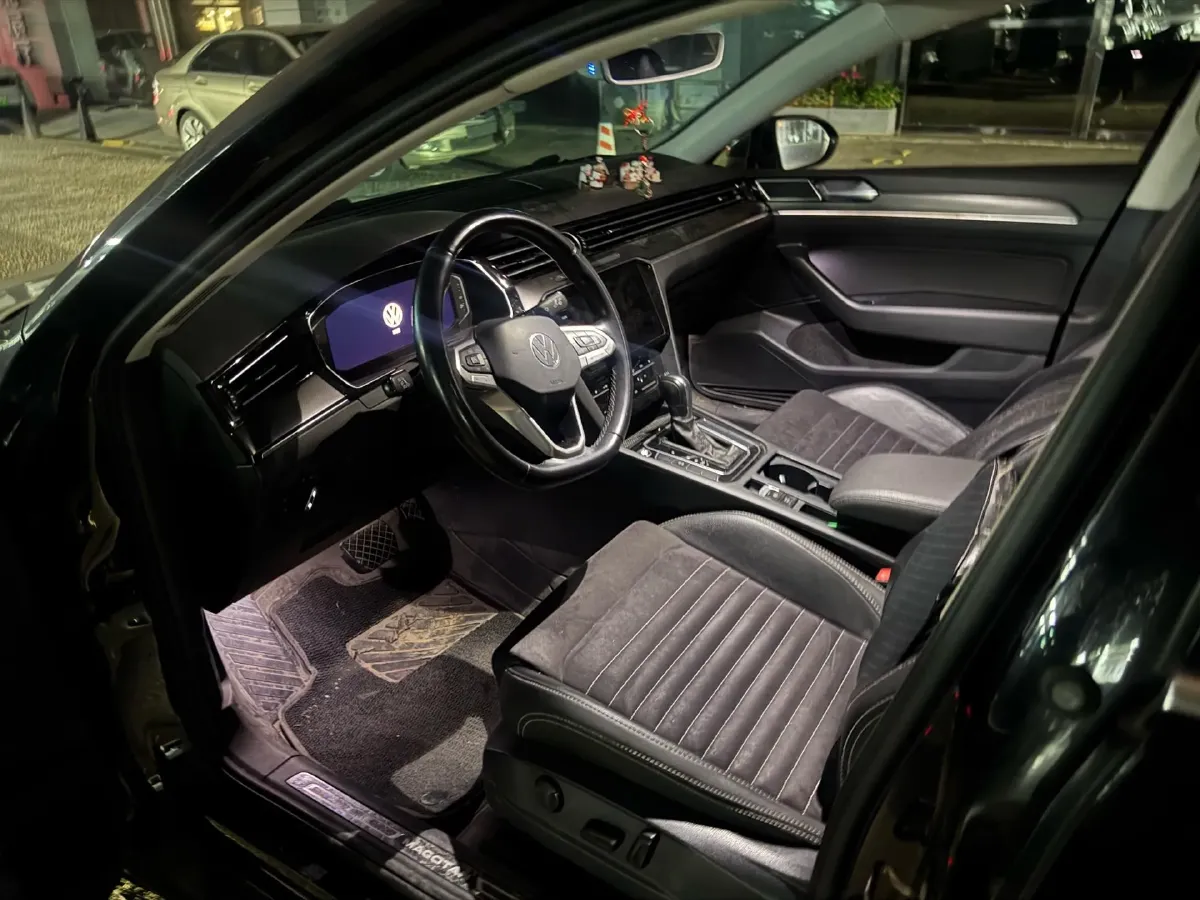 2019 Volkswagen Magotan 2.0T 186HP L4 7DCT,autocango,china used car exporter,china ev exporter,chinese used car exporter,chinese used ev exporter