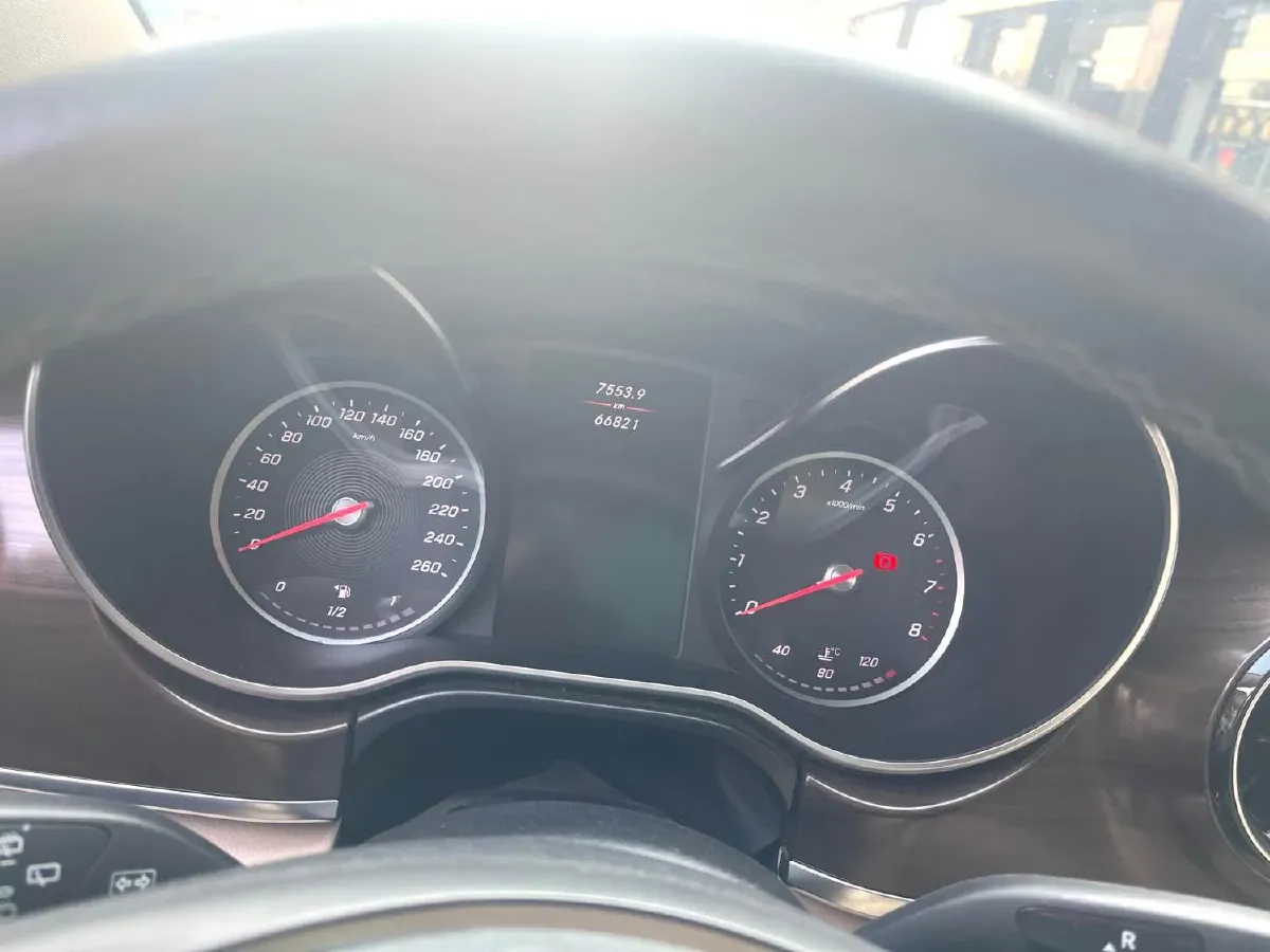 2021 Mercedes-Benz V Class 2.0T 211HP L4 9AT,autocango,china used car exporter,china ev exporter,chinese used car exporter,chinese used ev exporter