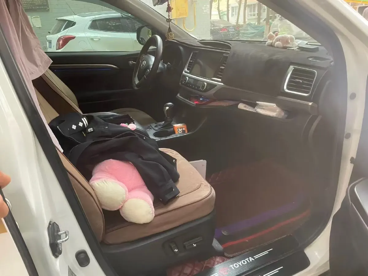 2019 HanTeng V7 1.5T 156HP L4 6AT,autocango,china used car exporter,china ev exporter,chinese used car exporter,chinese used ev exporter