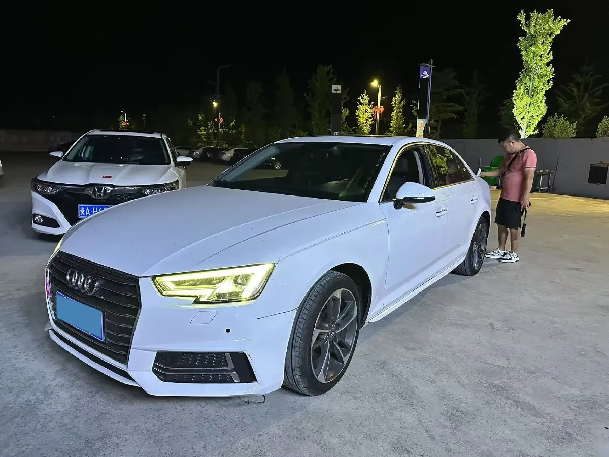 2019 Audi A4L 2.0T 190HP L4 7DCT,autocango,china used car exporter,china ev exporter,chinese used car exporter,chinese used ev exporter