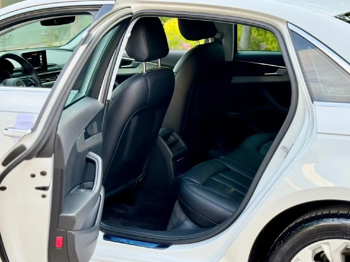 2019 Audi A4L 2.0T 190HP L4 7DCT,autocango,china used car exporter,china ev exporter,chinese used car exporter,chinese used ev exporter