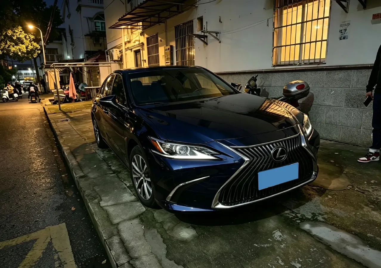 2020 Lexus ES 2.0L 173HP L4 CVT,autocango,china used car exporter,china ev exporter,chinese used car exporter,chinese used ev exporter